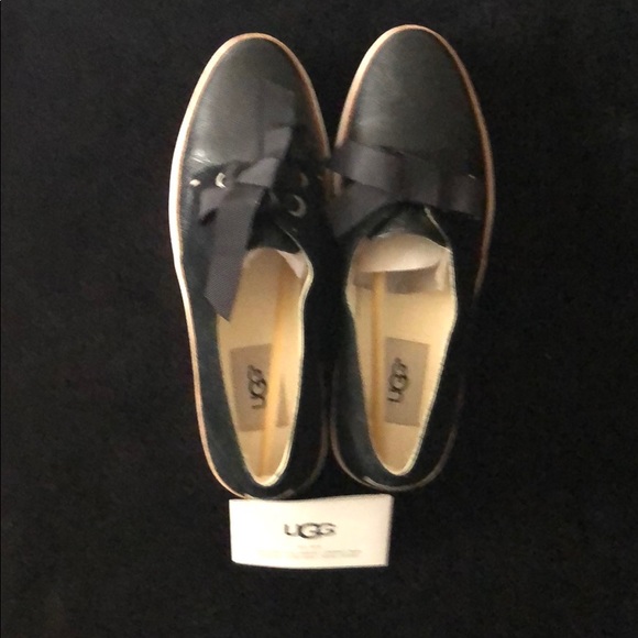 Brand New Ugg casual Carilyn Shoes - Picture 2 of 5